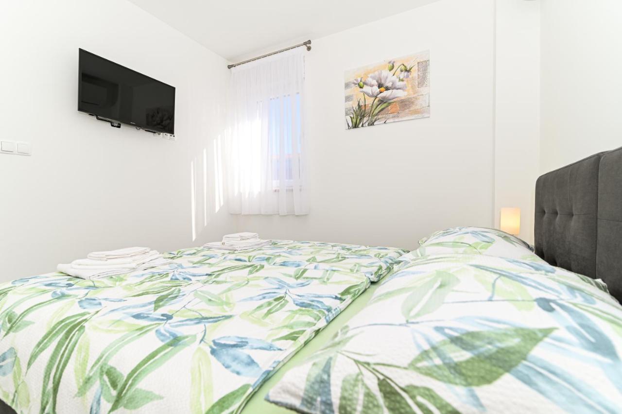 Luxury Apartment With Swimming Pool Ana تروغير المظهر الخارجي الصورة